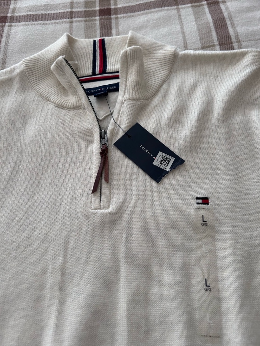 New! Tommy Hilfiger Men’s Large Cream Quarter-Zip Sweater